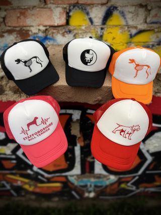 Právě jsme přidali pár merchů za pár kaček 😎 🍊www.orangecounty.cz/en/merch🧡